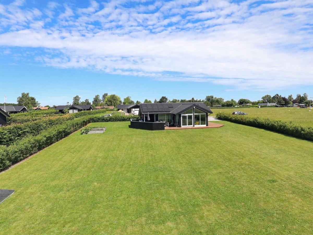 9 Person Holiday Home In Otterup Eksteriør bilde